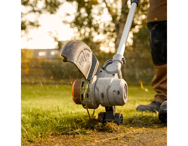 Coupe-bordures électrique filaire 600 W largeur de coupe 30 cm manche télescopique - Titan - Brico Dépôt