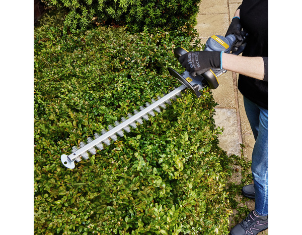 Taille-haie électrique filaire 550 W lame 51 cm capacité de coupe 20 mm - Titan - Brico Dépôt