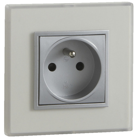 Prise avec terre "Kobé" - Brico Dépôt