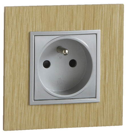 Prise avec terre "Kobé" - Brico Dépôt