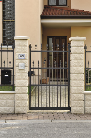 Pilier bosselé blanc pour portail, clôture et avant-toit - l.30 x h.30 x p.17 cm - Brico Dépôt