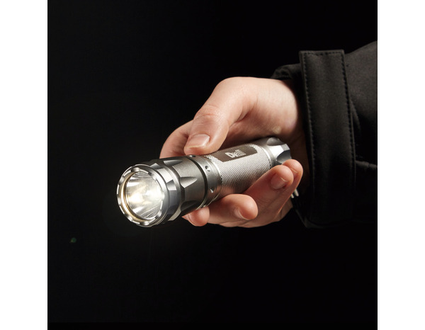 Torche aluminium LED 130 lm - Portée du rayon 65 m - Diall - Brico Dépôt