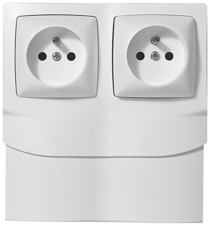Cadre saillie 2 postes avec 2 prises de courant pour moulure 16mm - Legrand - Brico Dépôt