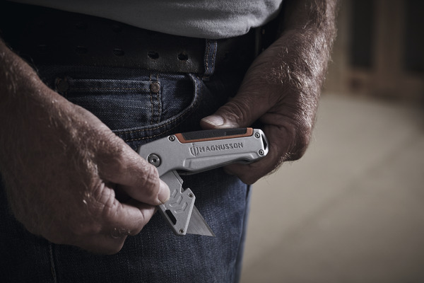 Couteau multifonction en alliage d'aluminium et zinc - MAGNUSSON - Brico Dépôt