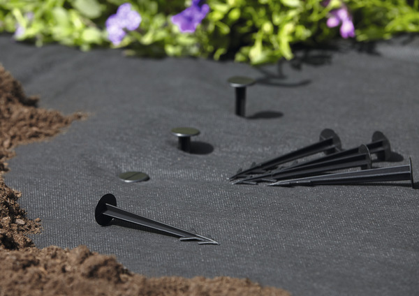 Lot de 30 chevilles et agrafes de jardin en plastique - Brico Dépôt