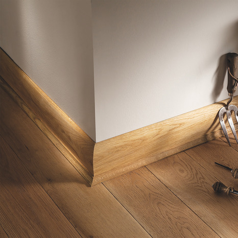 Corniche en pin 2,40 m - section 18 x 18 mm - Brico Dépôt