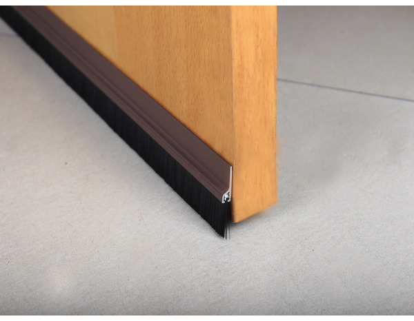 Bas de porte en PVC adhésif marron avec brosse - L. 1 m - Diall - Brico Dépôt