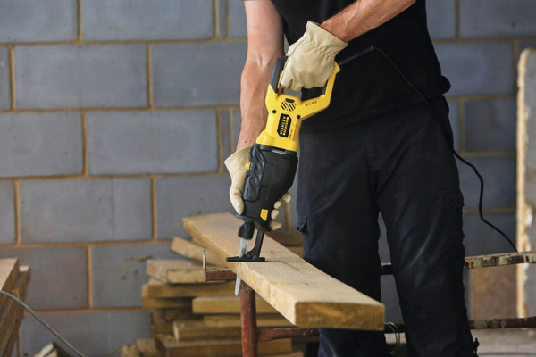 Scie sabre pendulaire - 1 050 W - Stanley Fatmax - Brico Dépôt