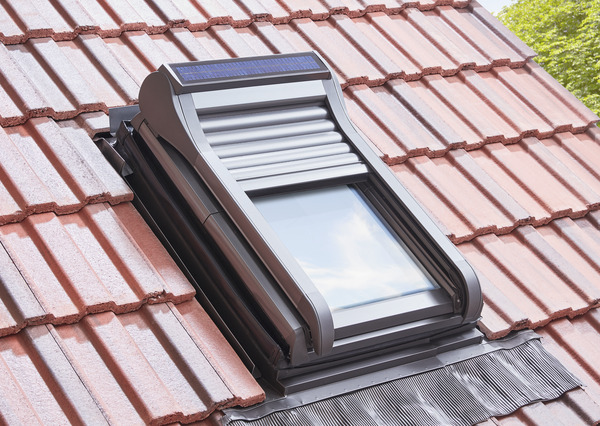 Volet roulant électrique pour fenêtre de toit - H. 98 x l. 78 cm - Brico Dépôt